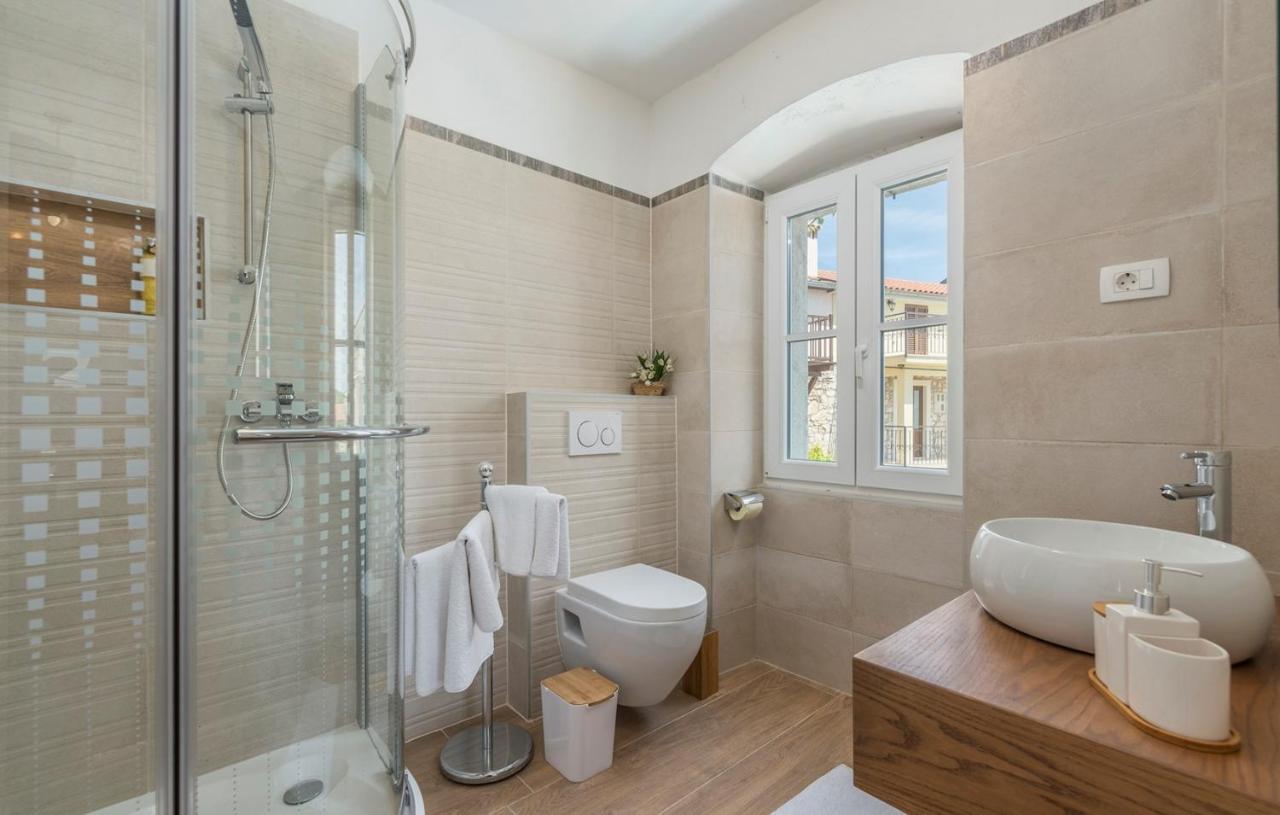 Beautiful Stone House - Villa Parentium With Private Pool Dračevac المظهر الخارجي الصورة